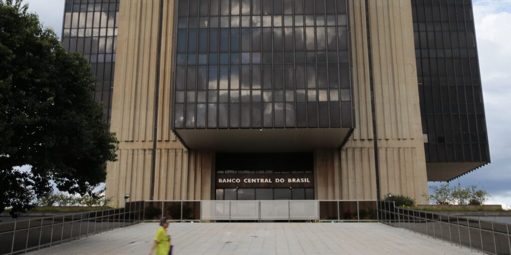 Mercado projeta 4,06% de inflação em 2026: Sua carteira está pronta?