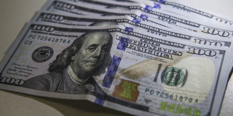 Urgente: Brasil tem 2ª maior fuga de dólares da história em 2025.